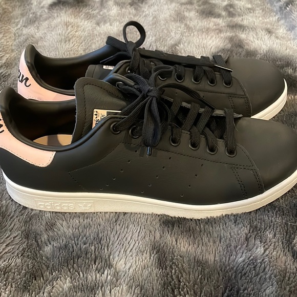 Adidas Stan Smith Shoes - Picture 1 of 5